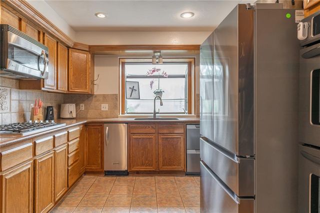 6209 Inland Road, Warr Acres, OK 73132