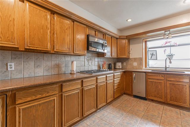 6209 Inland Road, Warr Acres, OK 73132