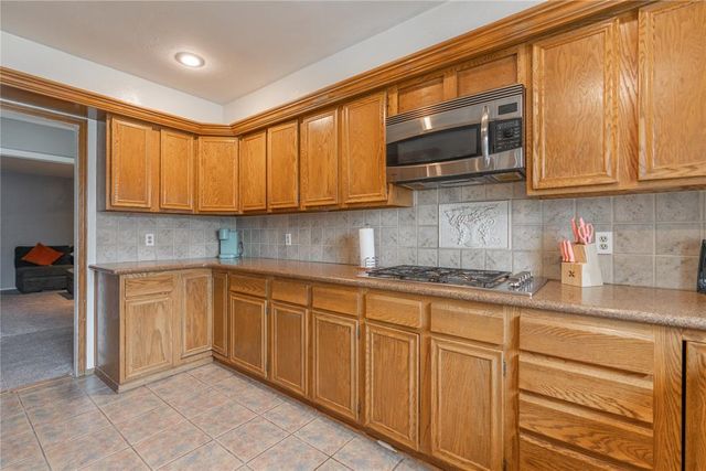 6209 Inland Road, Warr Acres, OK 73132
