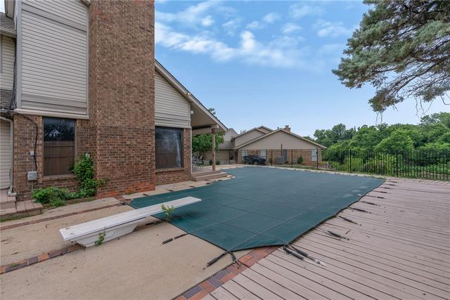 6209 Inland Road, Warr Acres, OK 73132