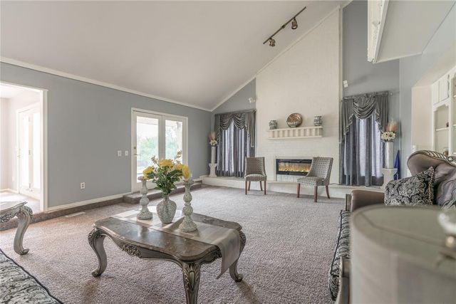 6209 Inland Road, Warr Acres, OK 73132