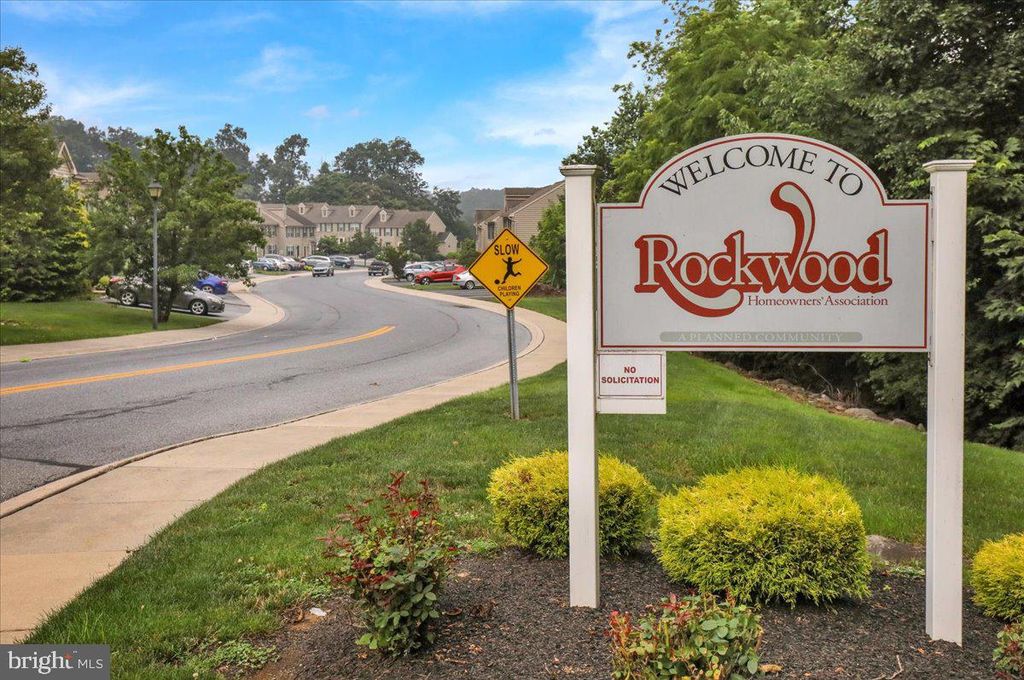 427 INDIAN ROCK CIR, Elizabethtown, PA 17022
