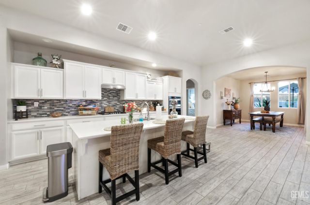 7010 Cattail Creek Way, Bakersfield, CA 93311