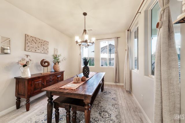 7010 Cattail Creek Way, Bakersfield, CA 93311