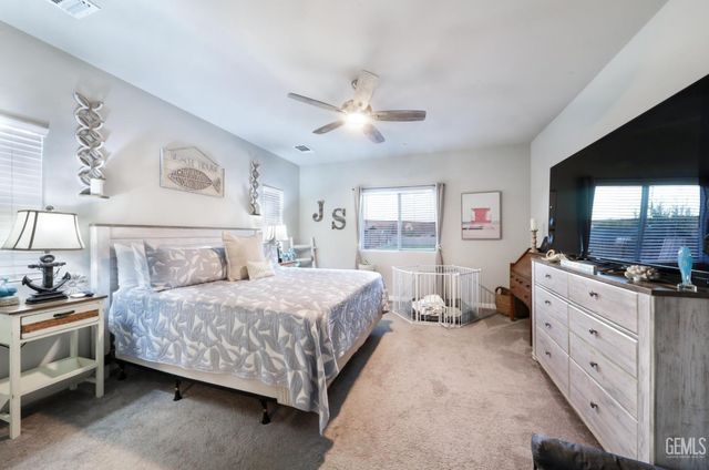 7010 Cattail Creek Way, Bakersfield, CA 93311