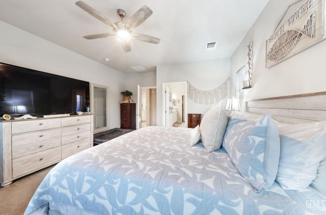 7010 Cattail Creek Way, Bakersfield, CA 93311