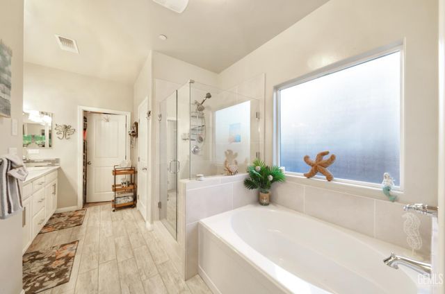 7010 Cattail Creek Way, Bakersfield, CA 93311