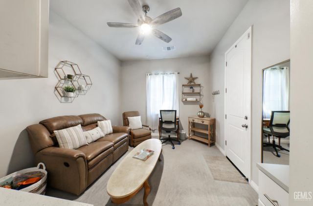 7010 Cattail Creek Way, Bakersfield, CA 93311