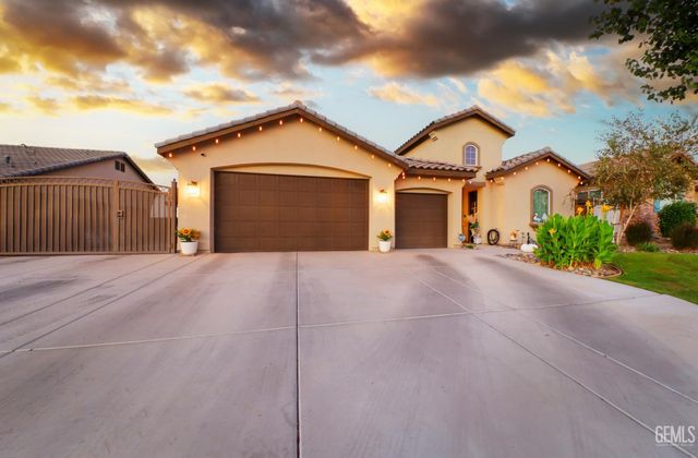 7010 Cattail Creek Way, Bakersfield, CA 93311