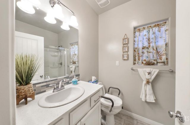 7010 Cattail Creek Way, Bakersfield, CA 93311
