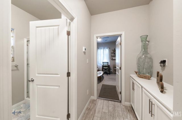 7010 Cattail Creek Way, Bakersfield, CA 93311