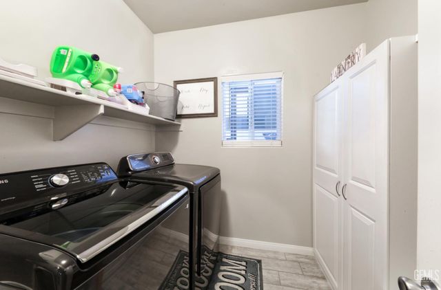 7010 Cattail Creek Way, Bakersfield, CA 93311