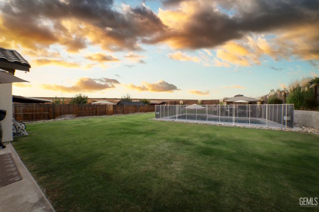 7010 Cattail Creek Way, Bakersfield, CA 93311
