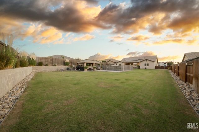 7010 Cattail Creek Way, Bakersfield, CA 93311