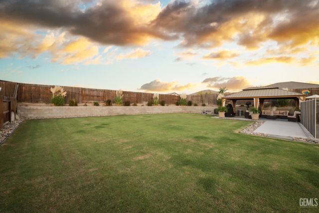 7010 Cattail Creek Way, Bakersfield, CA 93311