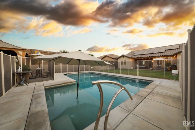7010 Cattail Creek Way, Bakersfield, CA 93311