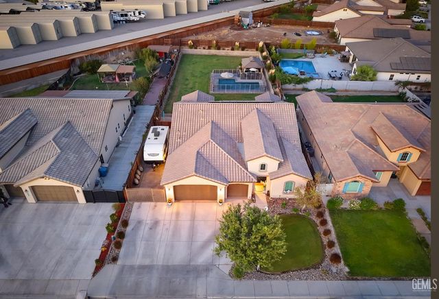 7010 Cattail Creek Way, Bakersfield, CA 93311