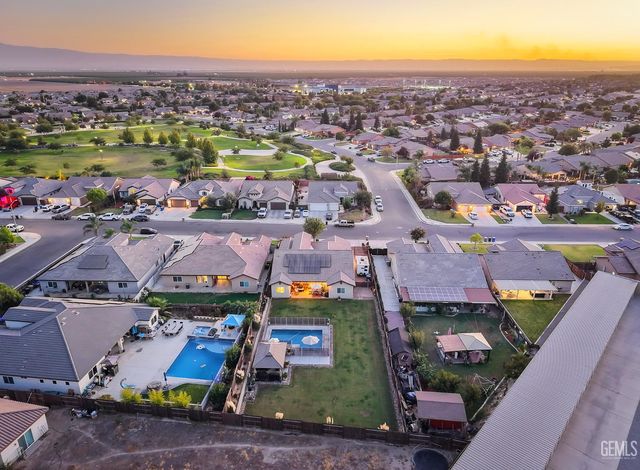7010 Cattail Creek Way, Bakersfield, CA 93311