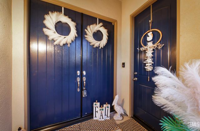 7010 Cattail Creek Way, Bakersfield, CA 93311