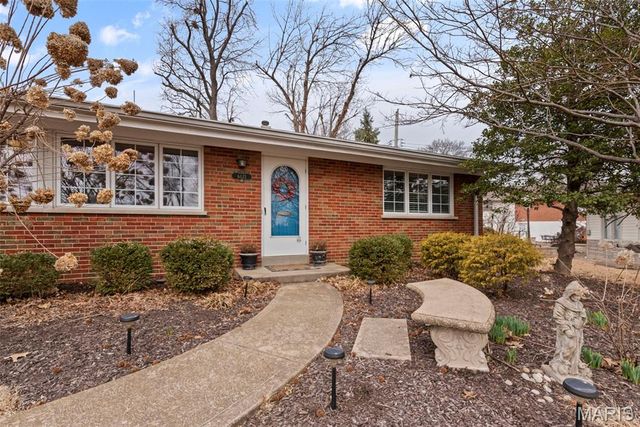 6121 Savio Drive, Affton, MO 63123