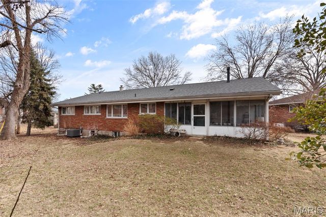 6121 Savio Drive, Affton, MO 63123