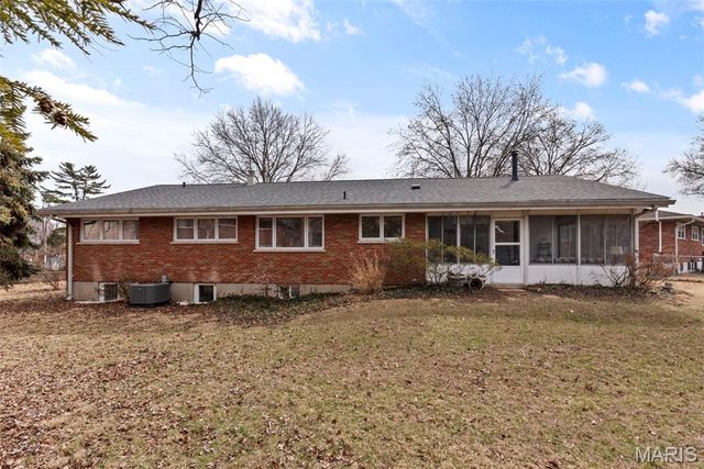 6121 Savio Drive, Affton, MO 63123