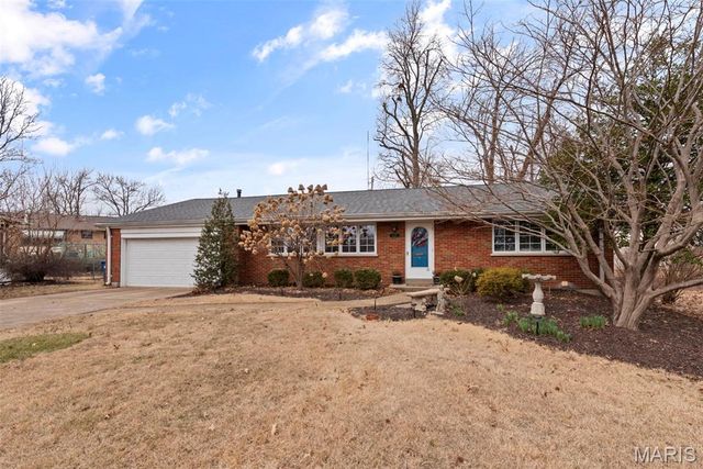 6121 Savio Drive, Affton, MO 63123