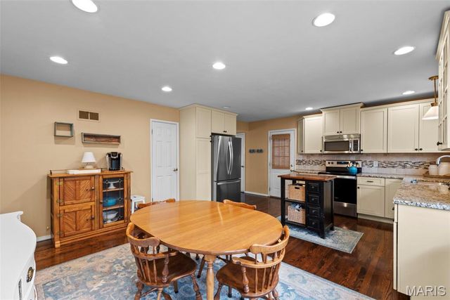 6121 Savio Drive, Affton, MO 63123