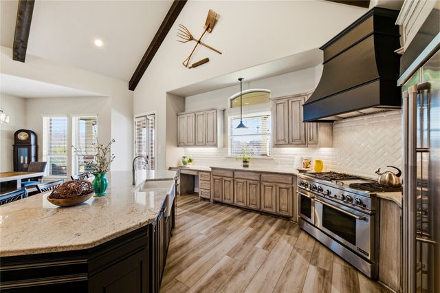 110 Live Oak Court, Willow Park, TX 76087