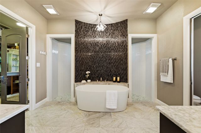 110 Live Oak Court, Willow Park, TX 76087