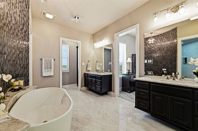 110 Live Oak Court, Willow Park, TX 76087