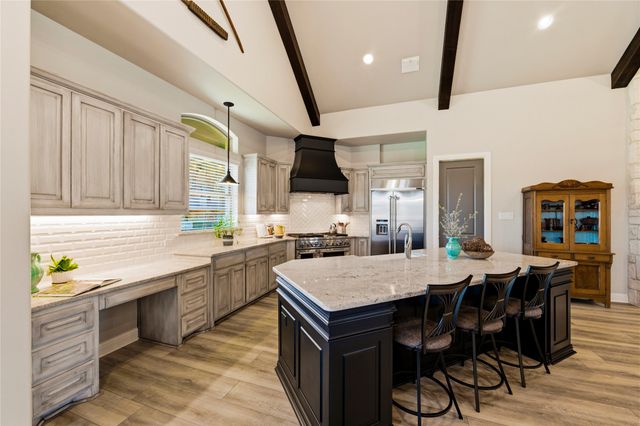 110 Live Oak Court, Willow Park, TX 76087