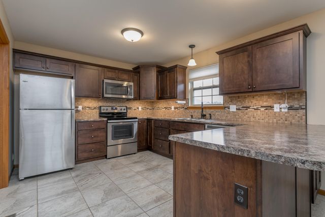 3703 CLYDESDALE DR, Columbia, MO 65202