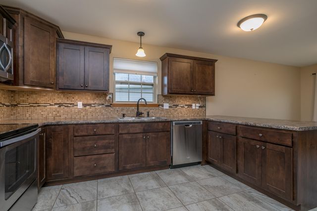 3703 CLYDESDALE DR, Columbia, MO 65202