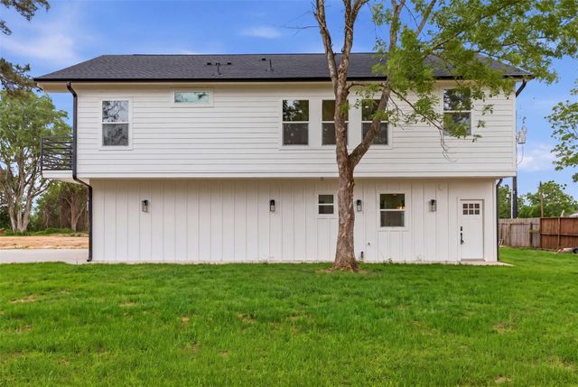 732 Azalea St, Prairie View, TX 77484