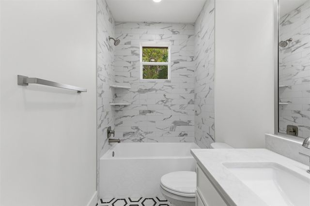 732 Azalea St, Prairie View, TX 77484