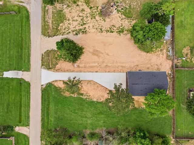 732 Azalea St, Prairie View, TX 77484