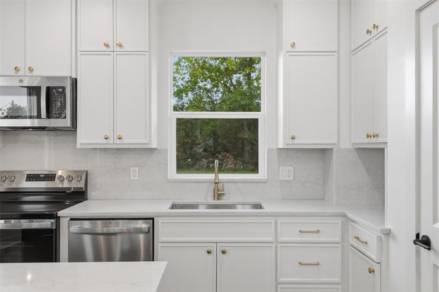 732 Azalea St, Prairie View, TX 77484