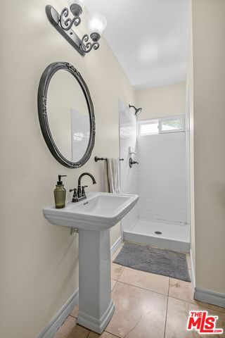 4240 E 6th Street, Long Beach, CA 90814