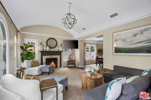 4240 E 6th Street, Long Beach, CA 90814