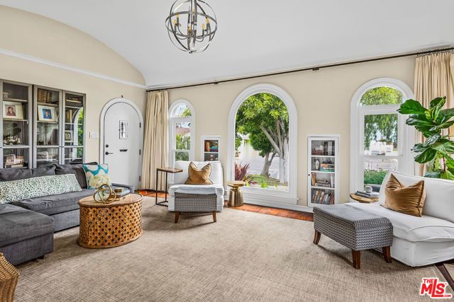 4240 E 6th Street, Long Beach, CA 90814