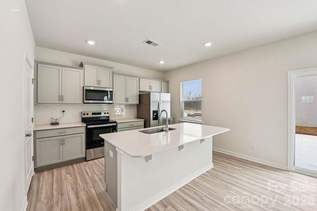 618 Dazzle Loop, Newton, NC 28658