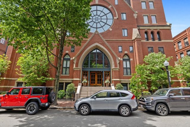2 Clarendon St 301, Boston, MA 02116