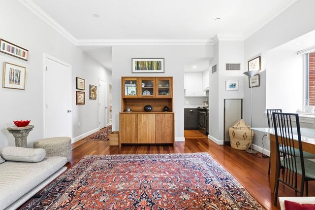 2 Clarendon St 301, Boston, MA 02116