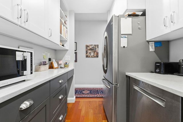 2 Clarendon St 301, Boston, MA 02116