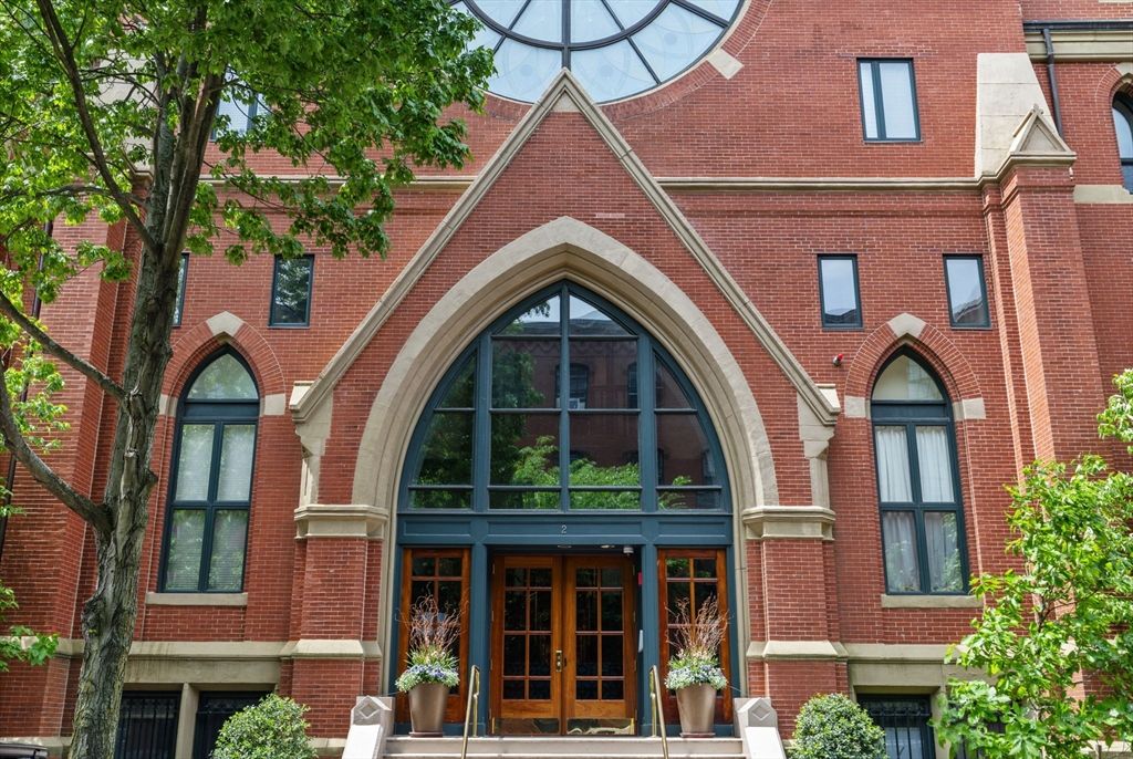 2 Clarendon St 301, Boston, MA 02116