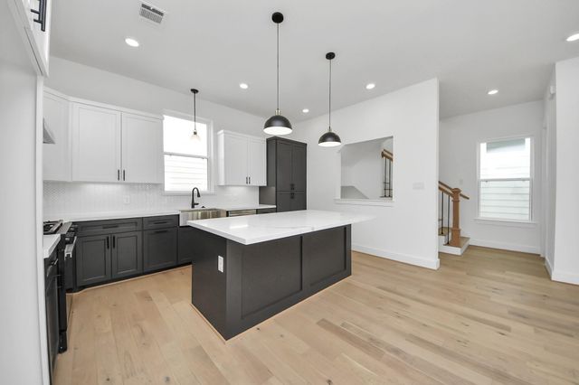 721 Marcella Street F, Houston, TX 77091