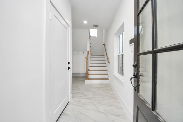 721 Marcella Street F, Houston, TX 77091