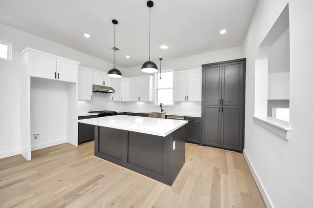 721 Marcella Street F, Houston, TX 77091