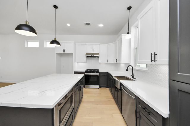721 Marcella Street F, Houston, TX 77091